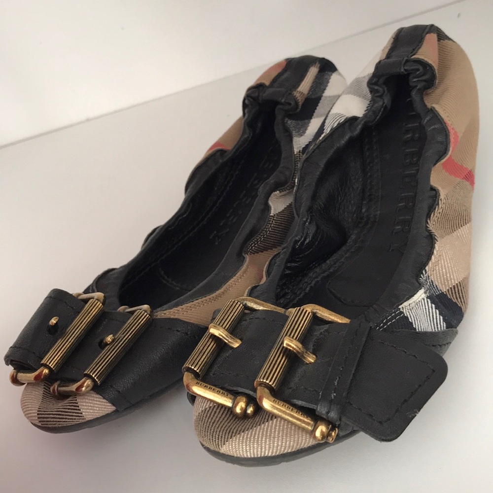 Burberry Nova Check Buckle Flats never worn